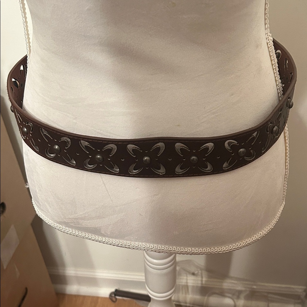 Brown Leather Western Belt with Rhinestone Floral Buckle – Boho Cowgirl Style - Picture 5 of 12